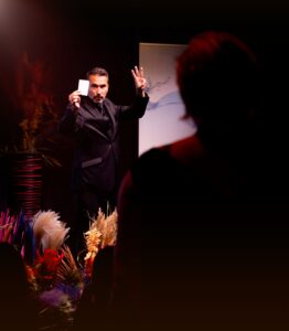 Joe Pequerrucho MindLeader Magic Mystery Entertainer Rotterdam Bedrijfsfeest Personeelsfeest Evenement Goochelaar Mindfuck Artiest Mentalist